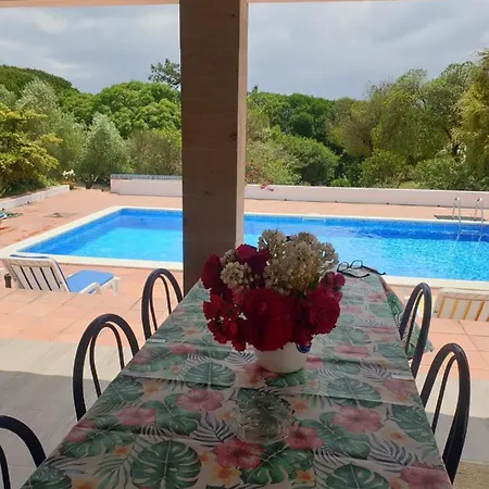 Sondela Self Catering Chalé